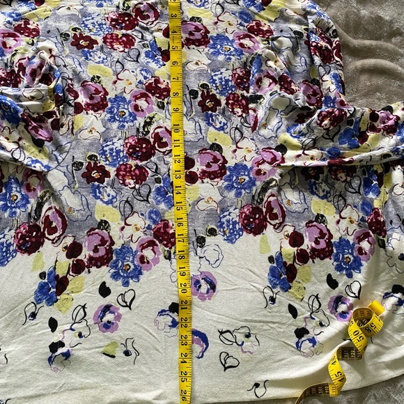 Anthropologie Guinevere waterfall cardigan sweater Sz M cream purple floral - Picture 8 of 10